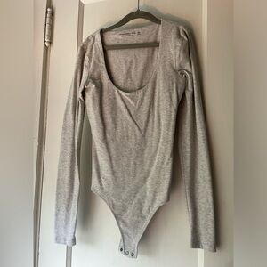 Long sleeve gray scoop neck Abercrombie bodysuit